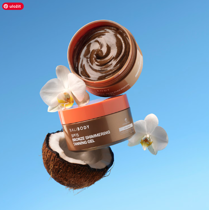 Opalovací gel s třpytivým efektem Bali Body SPF 15, 780 Kč (150 ml), prodává Sephora