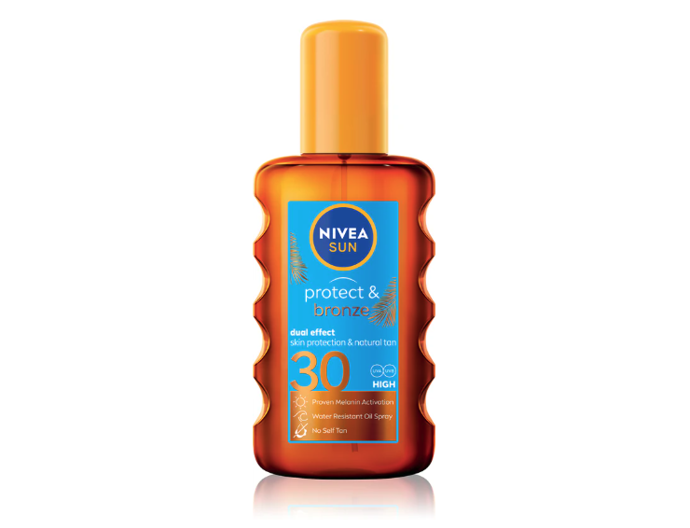 Olej na opalování ve spreji Protect & Bronze SPF 30, Nivea, 235 Kč, prodává Teta drogerie