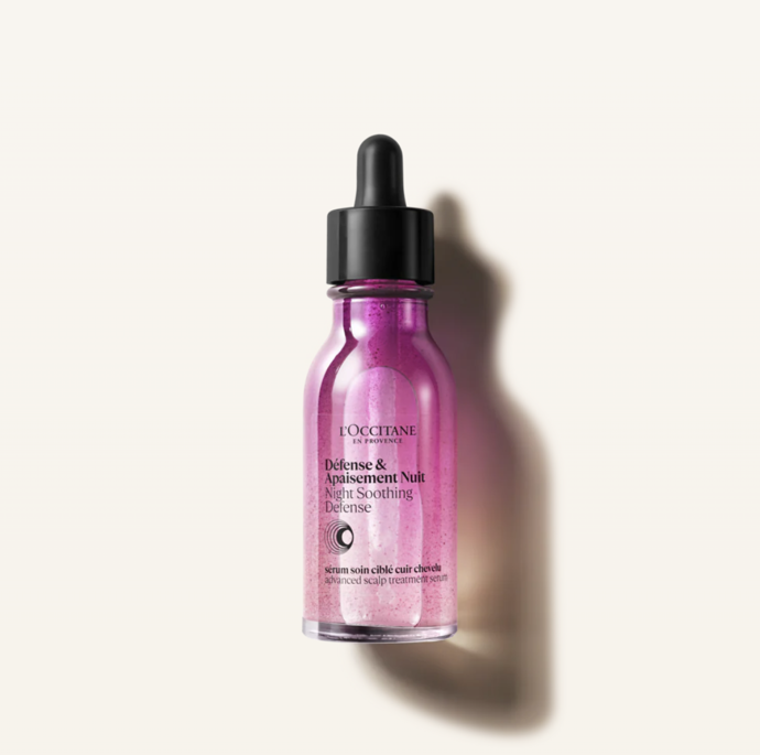 Noční zklidňující sérum na pokožku hlavy L’Occitane, 990 Kč (50 ml) Noční zklidňující sérum na pokožku hlavy L’Occitane, 990 Kč (50 ml)