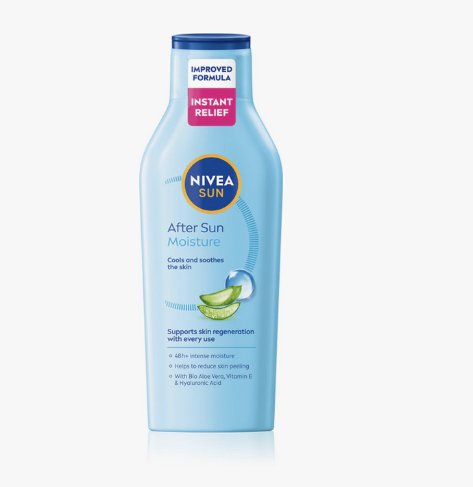  Nivea Sun Moisturising díky obsažené kyselině hyaluronové poskytuje až 48hodinovou hydrataci. Bio aloe vera zase zajistí příjemný chladivý efekt a zklidnění. 304 Kč