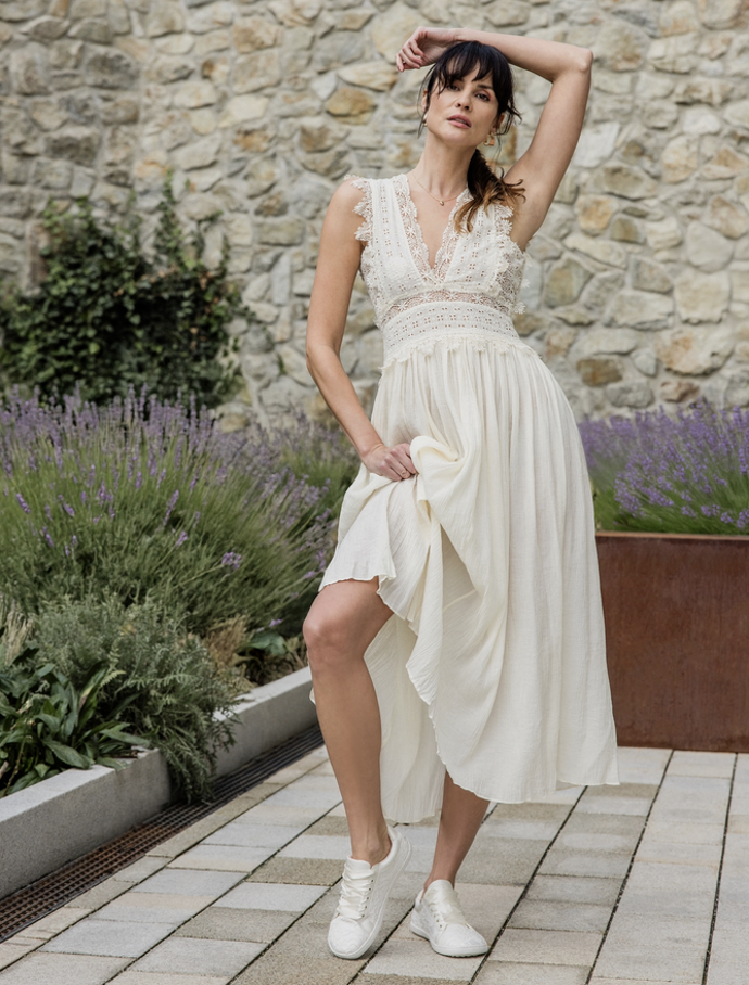 LOVIN jsou výbornou volbou jako svatební tenisky pro nevěsty, které hledají elegantní alternativu k lodičkám, ale i na letní procházky městem nebo jiné výjimečné události. 3700 Kč