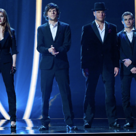 Isla Fisher, Jesse Eisenberg, Woody Harrelson a Dave Franco ve filmu Podfukáři.