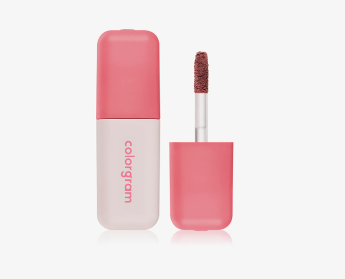 Nanesete, sloupnete a máte přirozeně tónované rty: Seznamte se s lip stain rtěnkami, které ovládají beauty svět Nanesete, sloupnete a máte přirozeně tónované rty: Seznamte se s lip stain rtěnkami, které ovládají beauty svět