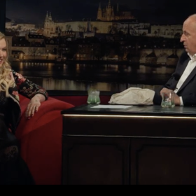Gabriela Soukalová dorazila do Show Jana Krause v pokročilém stádiu těhotenství, moderátor ji ale vůbec nešetřil.