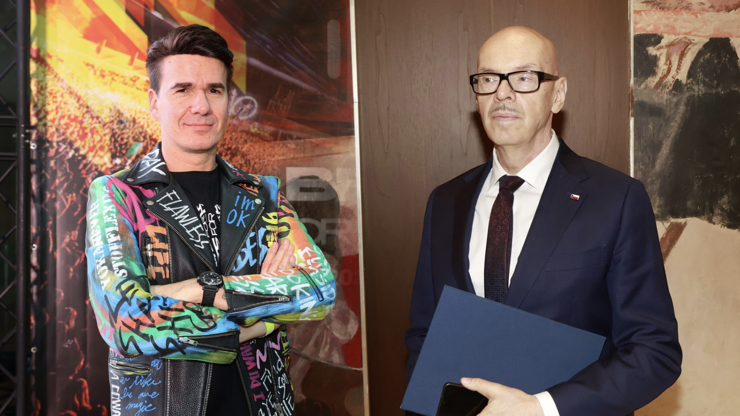 Dj Roxtar tvrdě potupil Oto Klempíře. V novém songu ho zasypal nadávkami, označil ho za špínu 