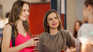 Seriál Ulice: V Ulici se chystá rodinný výlet na statek, Esterka oslaví narozeniny velmi zvláštně a objeví se nečekaný host Seriál Ulice: V Ulici se chystá rodinný výlet na statek, Esterka oslaví narozeniny velmi zvláštně a objeví se nečekaný host