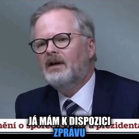 Součástí videa jsou i záběry z České televize, kde tehdejší premiér Petr Fiala hovořil o pochvale ze strany aliance.