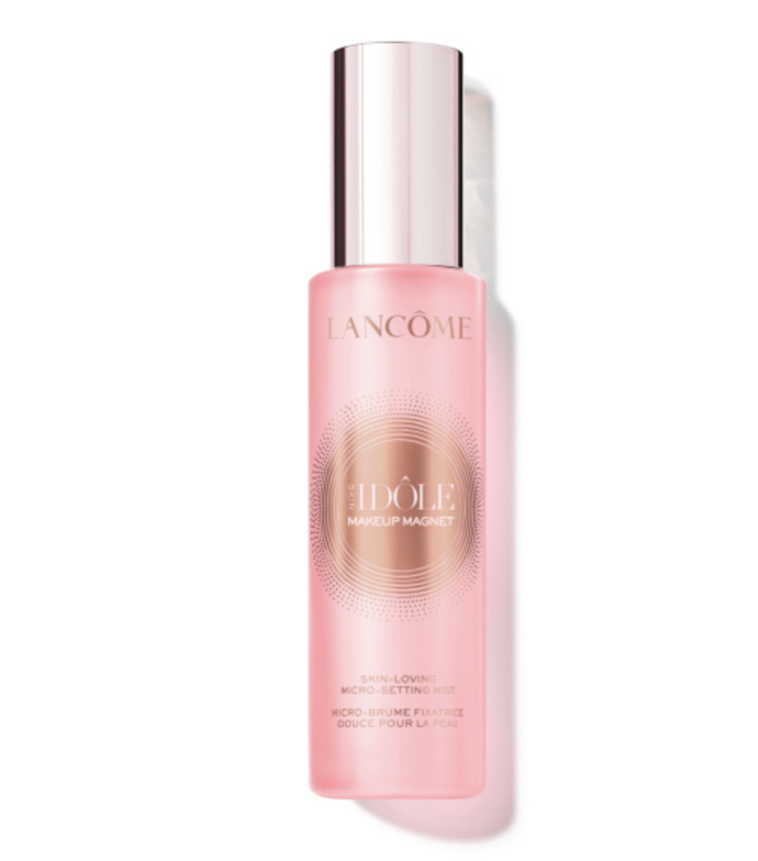 Objevte tajemství bezchybného a hydratovaného vzhledu, který vydrží i v letních měsících, s fixačním sprejem Lancôme Makeup Magnet Spray. 880 Kč