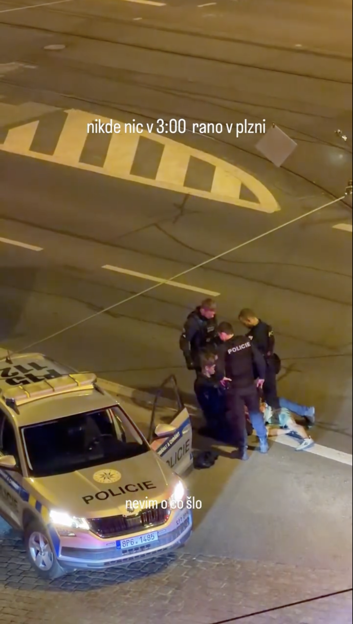 Na jednoho muže bylo více policistů.