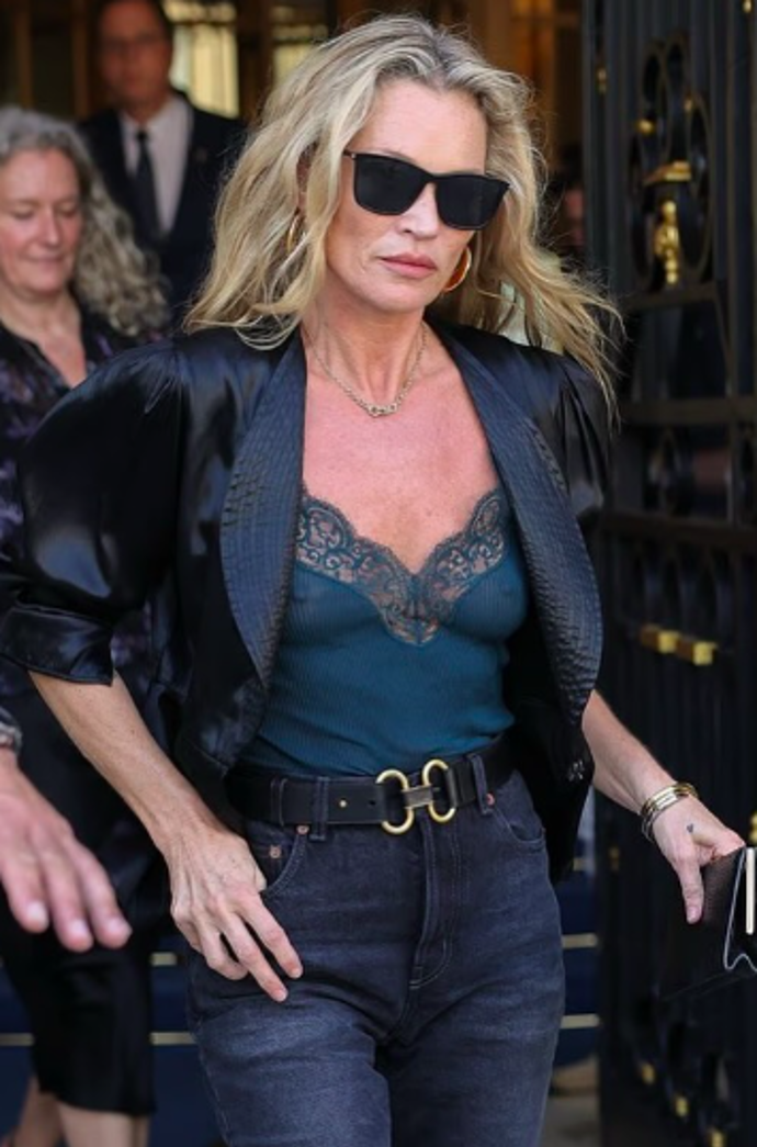 Kate Moss během Paris Fashion Week 2026. 