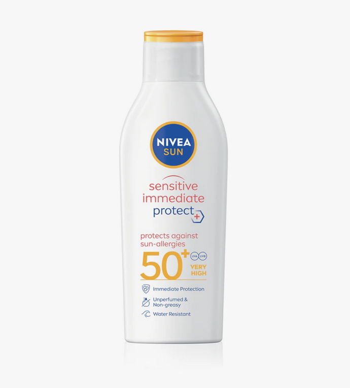 NIVEA SUN Sensitive SPF 50+ je opalovací mléko navržené speciálně pro potřeby citlivé pleti – bez parfemace, s jemným, nemastným složením, které nezatěžuje a nedráždí. 415 Kč