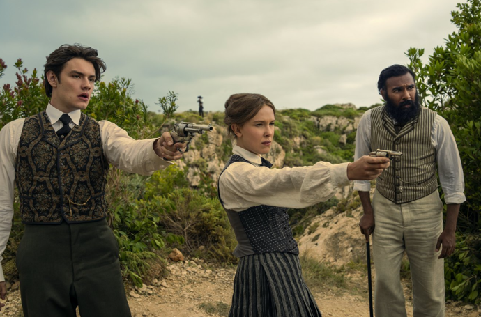 Louis Partridge, Millie Bobby Brown a Himesh Patel v pokračování dobrodružného filmu Enola Holmes 3.
