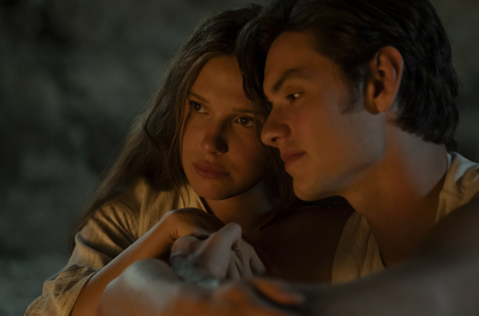 Millie Bobby Brown a Louis Partridge jako snoubenci ve filmu filmu Enola Holmes 3.