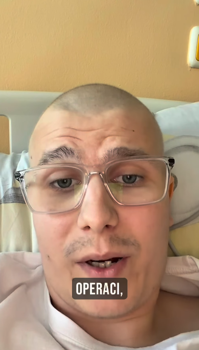 Adam Choma je opět v nemocnici.