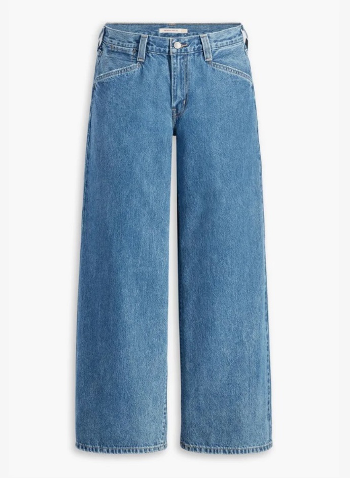 Denim i v létě? Proč ne. Vsaďte na tyto ikonické kousky a osvědčené kombinace