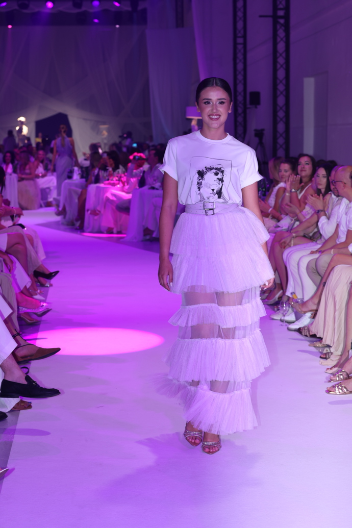 Karolína Jirásková v dalším modelu. 