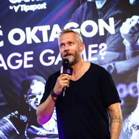 Ondřej Novotný na tiskové konferenci k projektu Cage Game.