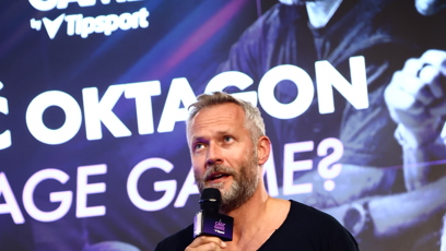 FOTO: Ondřej Novotný na tiskové konferenci k projektu Cage Game.
