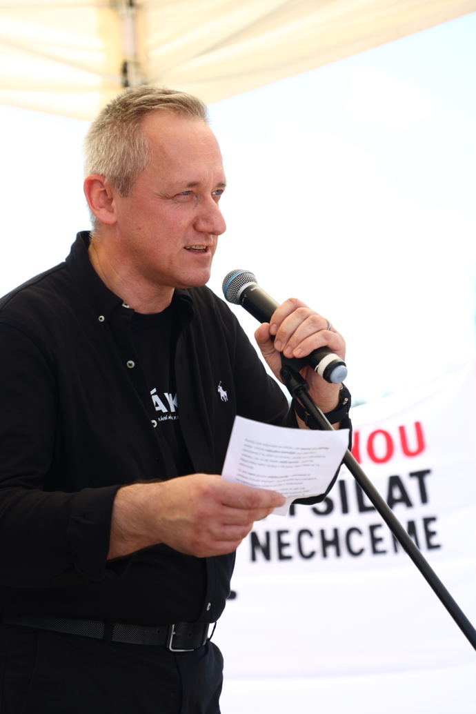 Michal Kubal na stávce za Čeksou televizi.