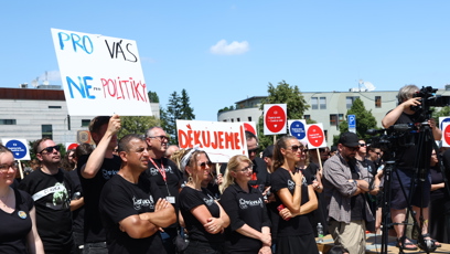 FOTO: Protest před budovou ČT.