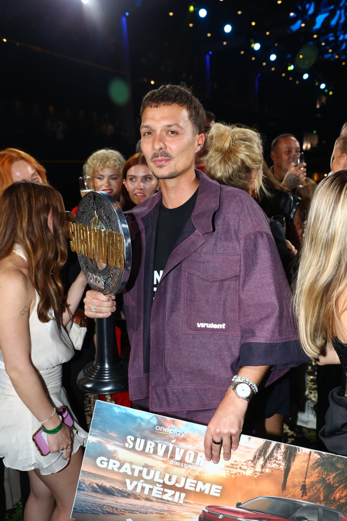 Otakar Šenkýř vyhrál letošní řadu show Survivor.