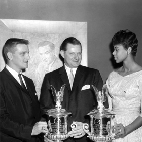 Wilma Rudolph přebírá ocenění