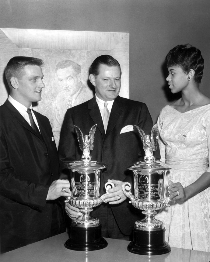 Wilma Rudolph přebírá ocenění Wilma Rudolph přebírá ocenění