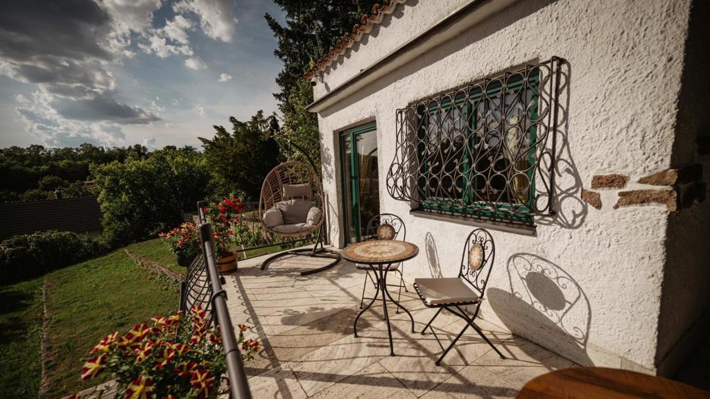 Malý domek u Brna vás přenese do Toskánska. Interiér okouzlí autentickými detaily i rodinným příběhem Nevelký domek s velkou atmosférou. Casa di Angelo u Brna připomíná kouzlem pravou Toskánsku