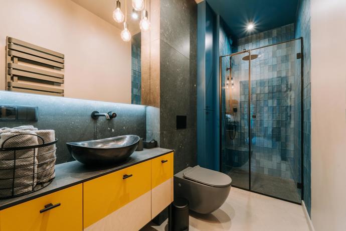 Žádné horské klišé. Apartmán ve Szczyrku sází na světlý interiér, klid a praktické detaily