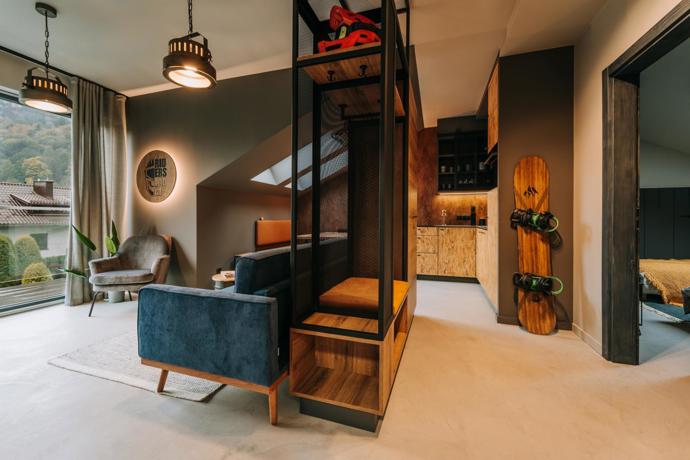 Žádné horské klišé. Apartmán ve Szczyrku sází na světlý interiér, klid a praktické detaily