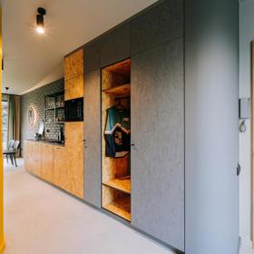 Žádné horské klišé. Apartmán ve Szczyrku sází na světlý interiér, klid a praktické detaily