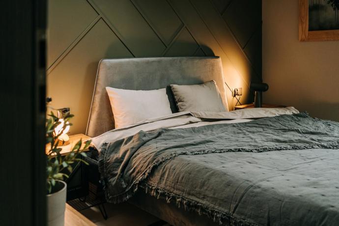 Žádné horské klišé. Apartmán ve Szczyrku sází na světlý interiér, klid a praktické detaily