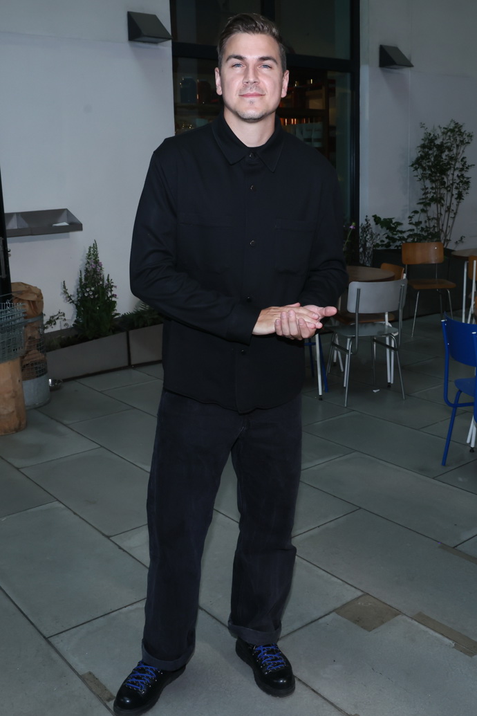 David Gránský se kompletně zahalil do černé barvy. 
