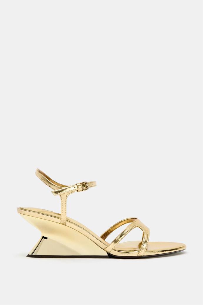 Metalické sandály na klínovém podpatku, Zara, 999 Kč
