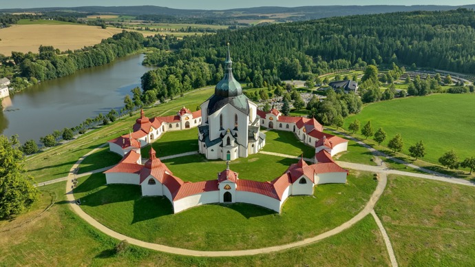 Pěší putování plné symbolů a mystiky: Stezka, která ukazuje kouzlo barokních památek geniálního architekta Jana Blažeje Santiniho-Aichela Pěší putování plné symbolů a mystiky: Stezka, která ukazuje kouzlo barokních památek geniálního architekta Jana Blažeje Santiniho-Aichela