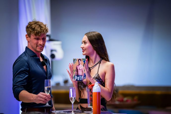 Marie Rosecká a Petr Kinský spolu skončili v posteli. 