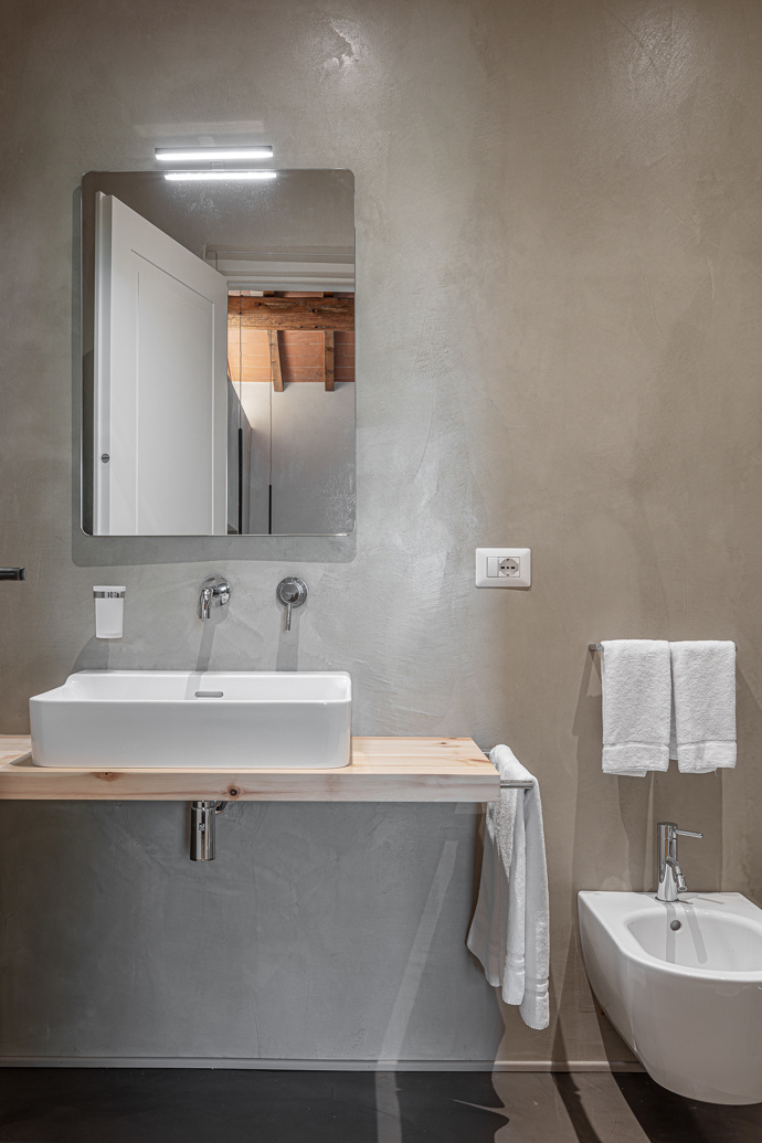 Nedaleko Florencie obnovili starý venkovský dům. Architekti zachránili trámy, terakotu i velký krb Nedaleko Florencie obnovili starý venkovský dům. Architekti zachránili trámy, terakotu i velký krb