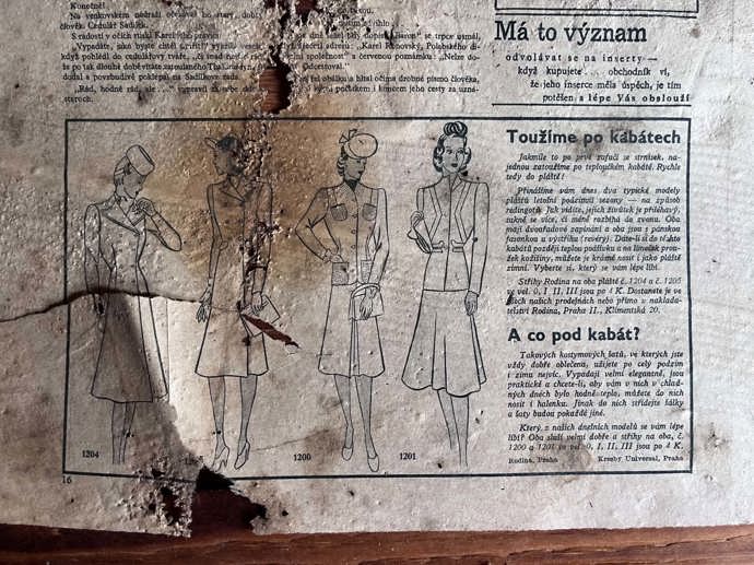 Stránka s výmluvným titulkem "Toužíme po kabátech" a "Co pod kabát". O praktické tipy tedy nebyla nouze.