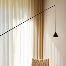 Majitelé si přáli minimalismus, ale nechtěli chladný domov. Architekti dokázali z berlínské novostavby vytvořit domov plný tepla