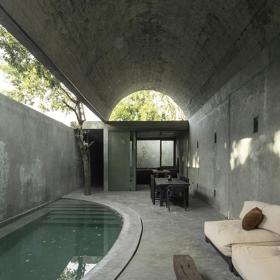 Casa Gruta od architektů Salvadora Romána a Adely Mortery nevychází z běžné představy rodinného domu. Casa Gruta od architektů Salvadora Romána a Adely Mortery nevychází z běžné představy rodinného domu.