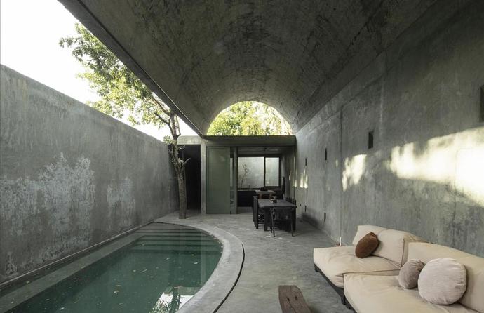 Casa Gruta od architektů Salvadora Romána a Adely Mortery nevychází z běžné představy rodinného domu. 
