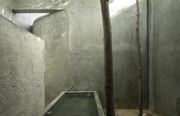 Architekti tím připomínají staré mayské tradice, kdy lidé před vstupem do těchto míst vykonávali očistné rituály. 