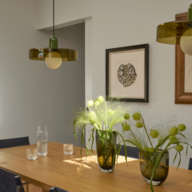 Na návštěvě u berlínské designérky Kasie Kronberger. Z tmavé půdy bez oken vytvořila rodinný loft plný světla a barev Na návštěvě u berlínské designérky Kasie Kronberger. Z tmavé půdy bez oken vytvořila rodinný loft plný světla a barev