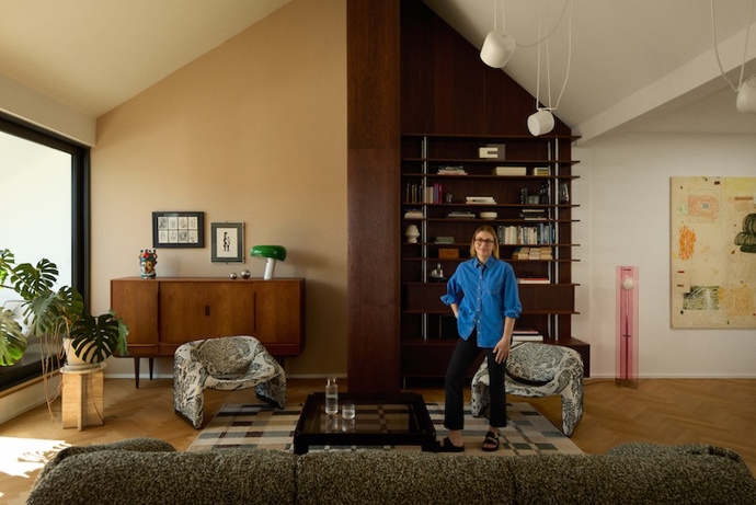 Na návštěvě u berlínské designérky Kasie Kronberger. Z tmavé půdy bez oken vytvořila rodinný loft plný světla a barev