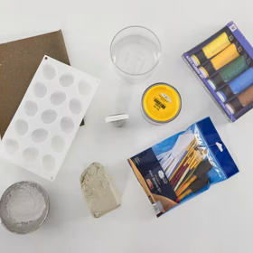 Žlutá, svěží a trochu jako z jihu Itálie. Citronová váza je DIY hit letošního léta Žlutá, svěží a trochu jako z jihu Itálie. Citronová váza je DIY hit letošního léta