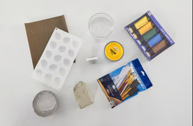 Žlutá, svěží a trochu jako z jihu Itálie. Citronová váza je DIY hit letošního léta Žlutá, svěží a trochu jako z jihu Itálie. Citronová váza je DIY hit letošního léta