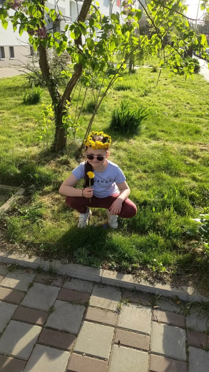 Auto je pro malou Jennifer nutností. 