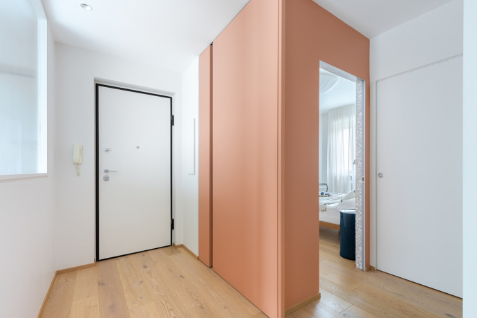 Byt z 50. let se otevřel světlu. Posuvné panely mu daly svobodu bez bourání celé dispozice Byt z 50. let se otevřel světlu. Posuvné panely mu daly svobodu bez bourání celé dispozice