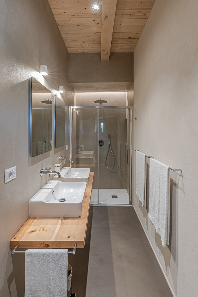 Nedaleko Florencie obnovili starý venkovský dům. Architekti zachránili trámy, terakotu i velký krb Nedaleko Florencie obnovili starý venkovský dům. Architekti zachránili trámy, terakotu i velký krb