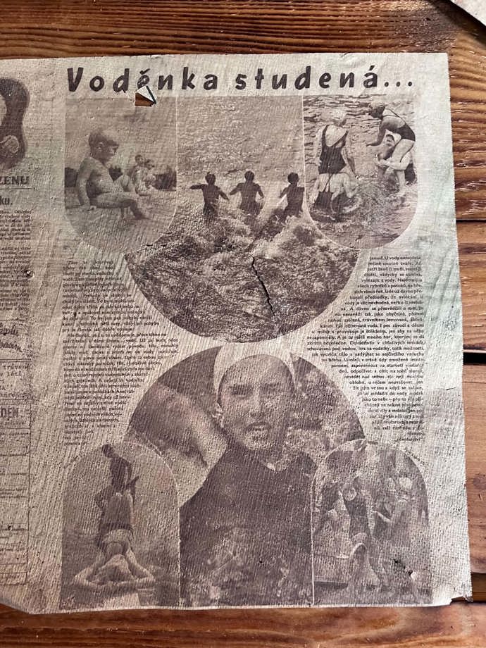 Na stránkách časopisu pro ženy nechyběla ani reportáž z letního koupání. 